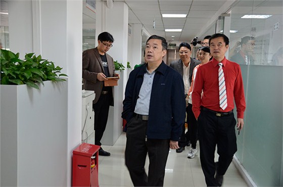 廣西省賀州市陳翼明副市長(zhǎng)帶領(lǐng)市政府考察團(tuán)蒞臨牛商網(wǎng)參觀指導(dǎo)