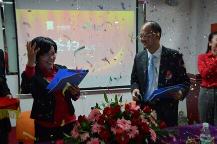 牛商網(wǎng)舉行OA系統(tǒng)正式啟動(dòng)暨簽約儀式