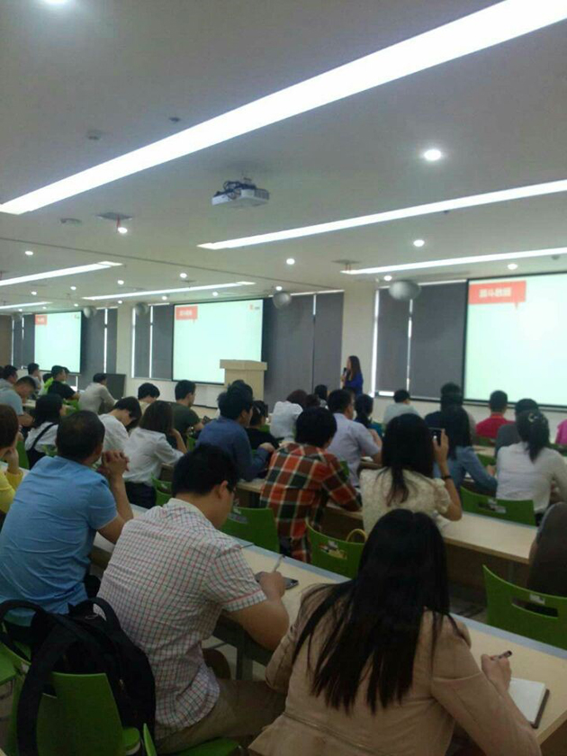 沙龍會議室座無虛席