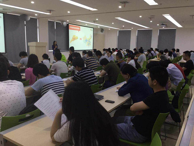 沙龍會議室座無虛席