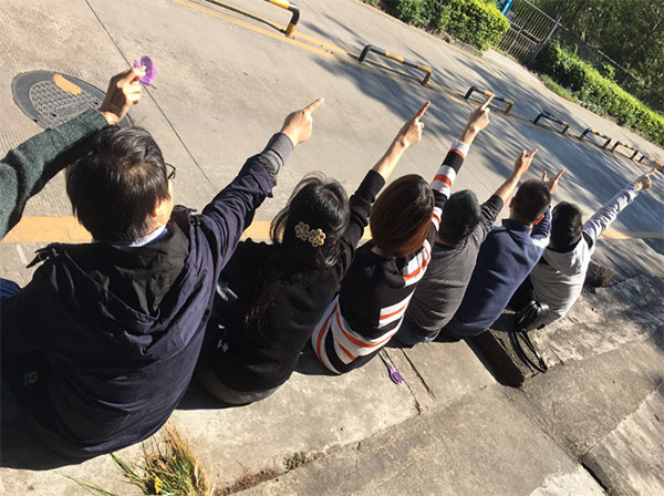 擺個(gè)POSE 擺個(gè)POSE