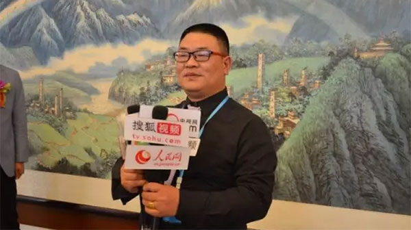 通榮制衣董事長(zhǎng)鄧立方 通榮制衣董事長(zhǎng)鄧立方